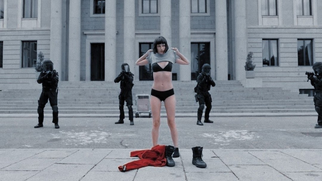 Ursula Corbero Tokio caliente