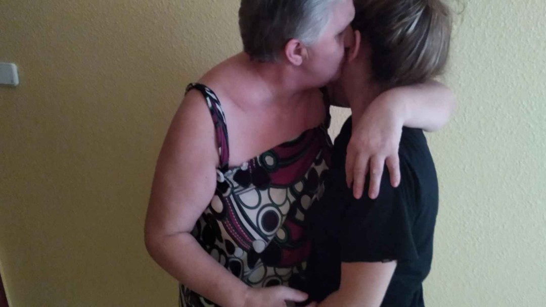 Dibuja a una madre con su hijo