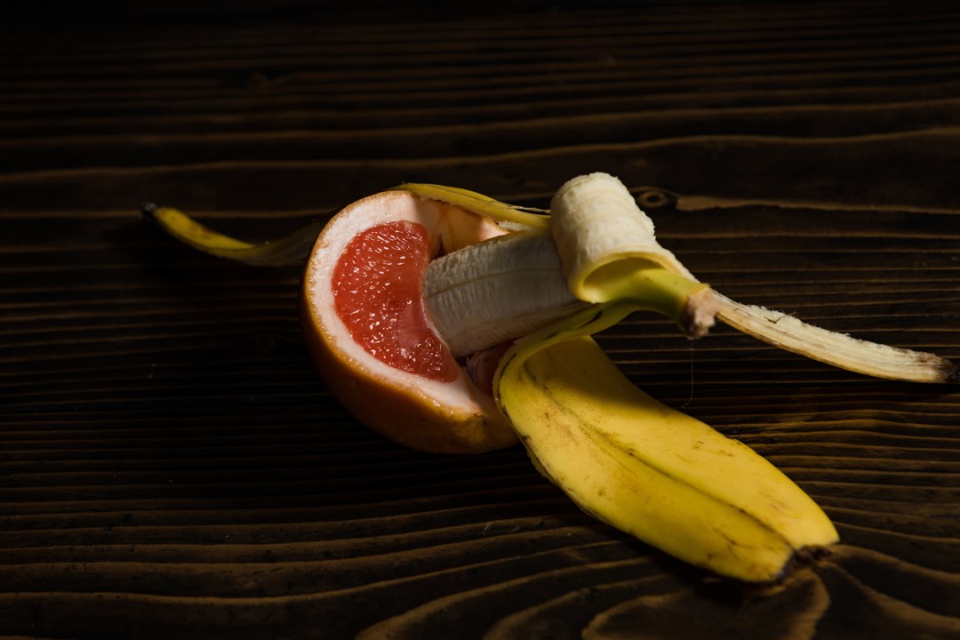 Masturbación de plátano en condón