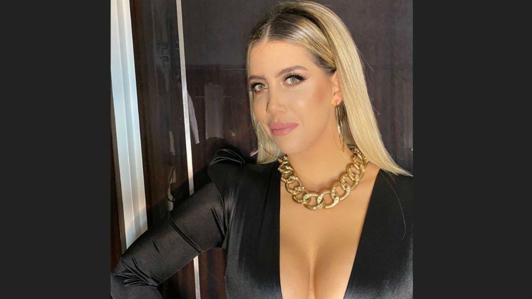 Vestido de satén negro Wanda Nara