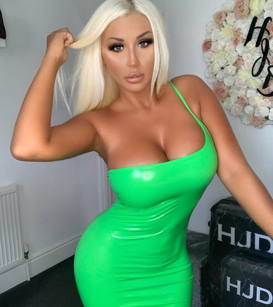 Holly Deacon (Holly Deacon)