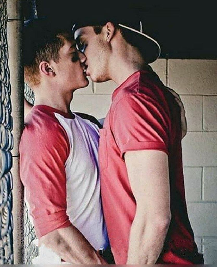 Gangbang de chicos desnudos