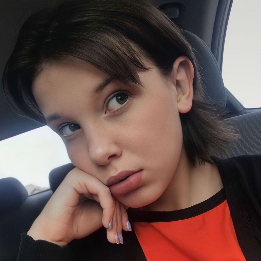 Millie Bobby Feet Brown