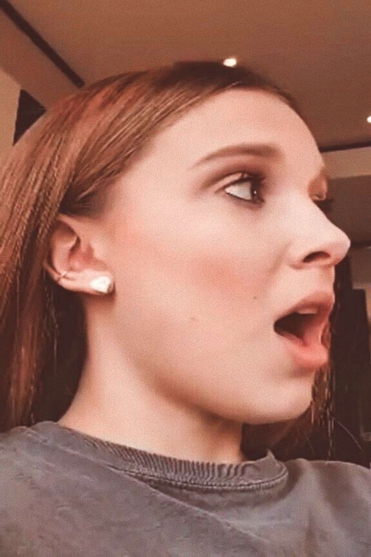 Millie Bobby Feet Brown