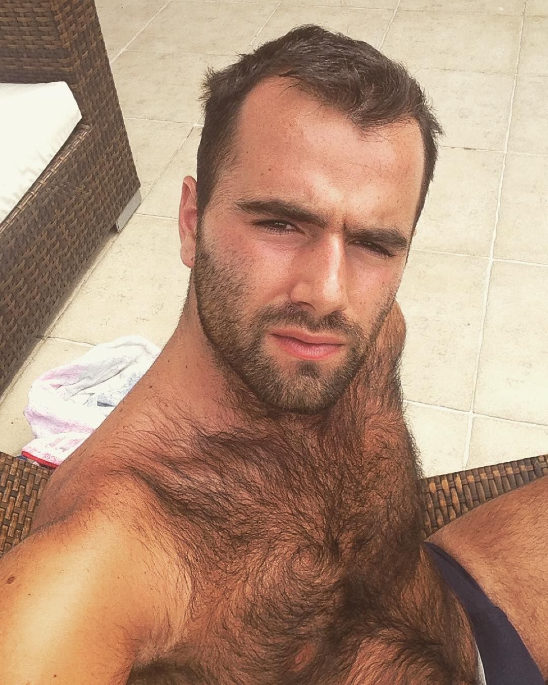 Peyton Marmar en una toalla