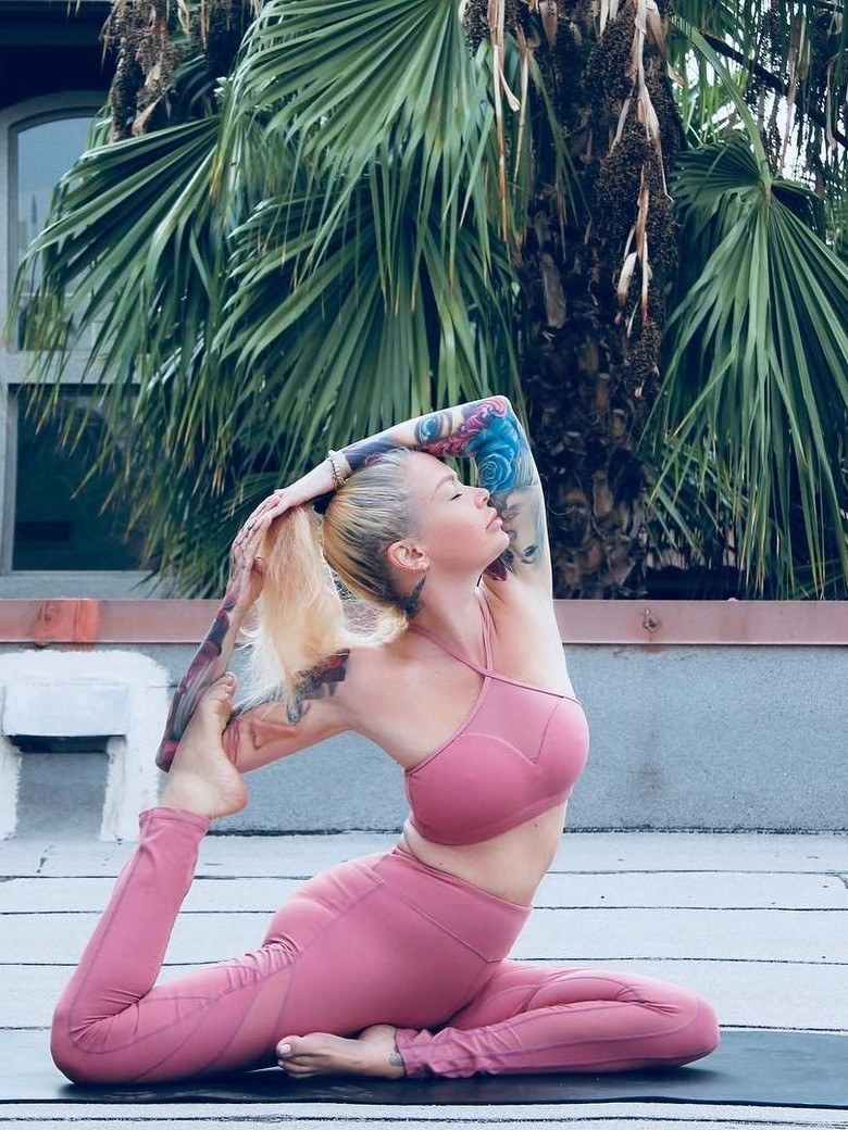 Jena Jamesson masajista