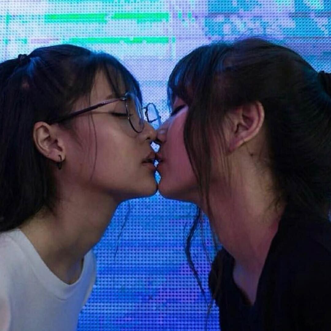 Beso japonés de chicas