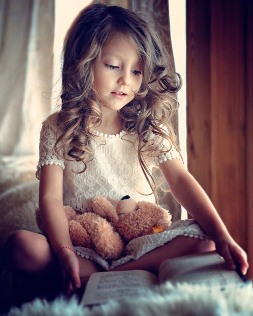 Niña y extraño