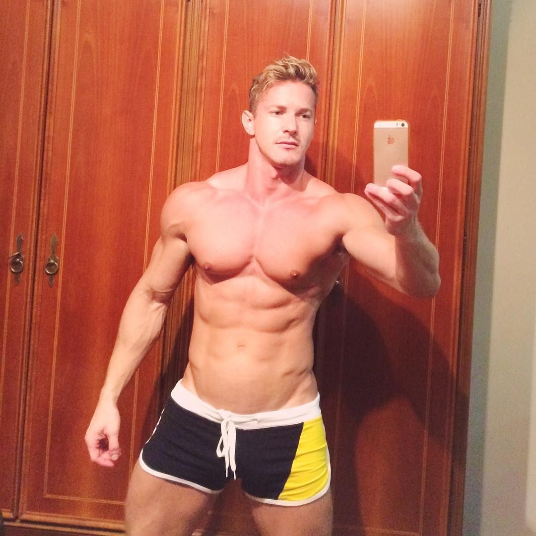 Marco Acensio desnudo