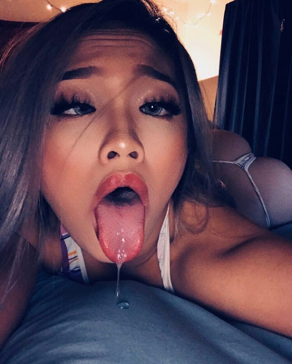 Little Asian en anal
