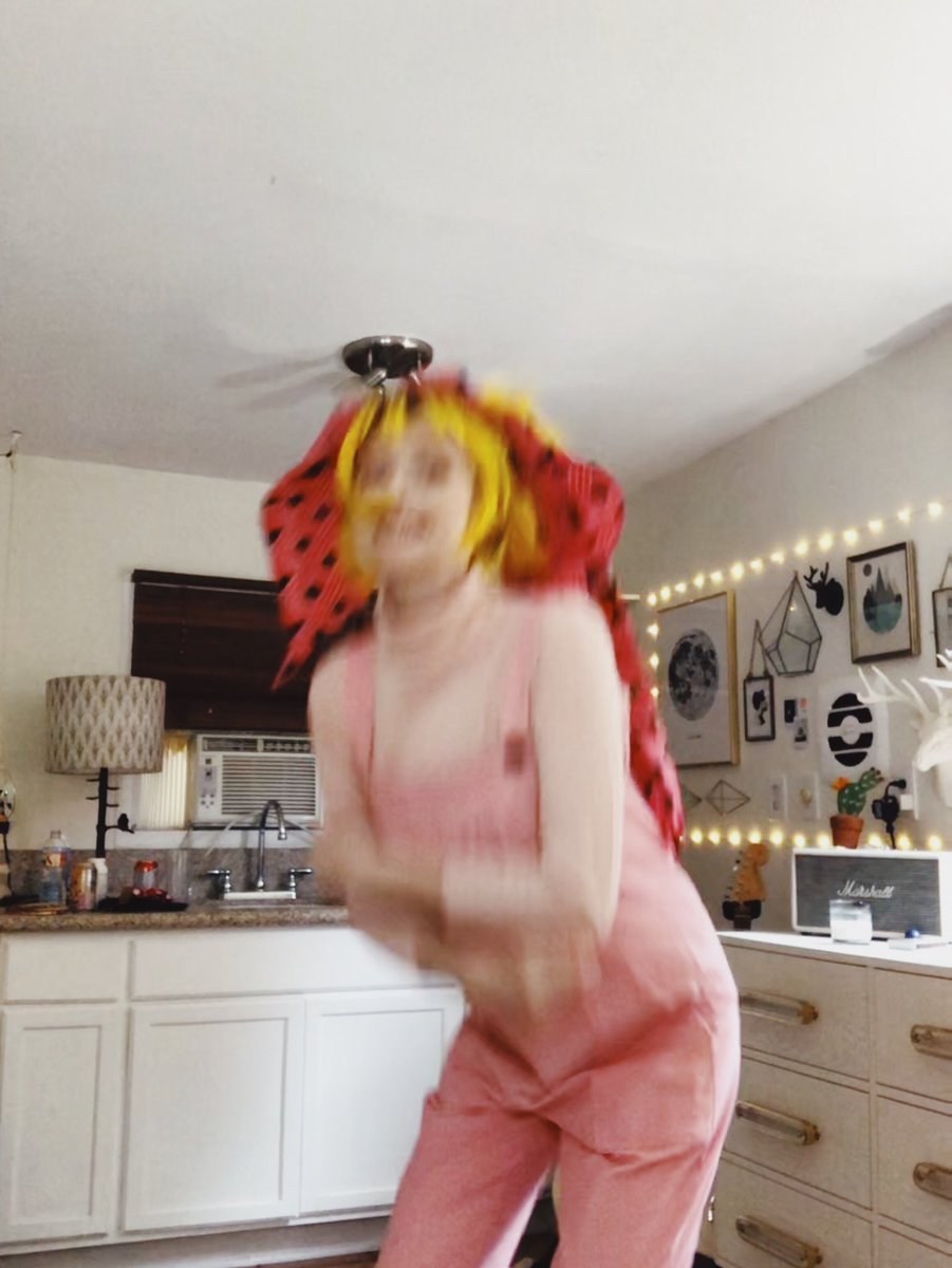 Tessa Violet Drain caliente
