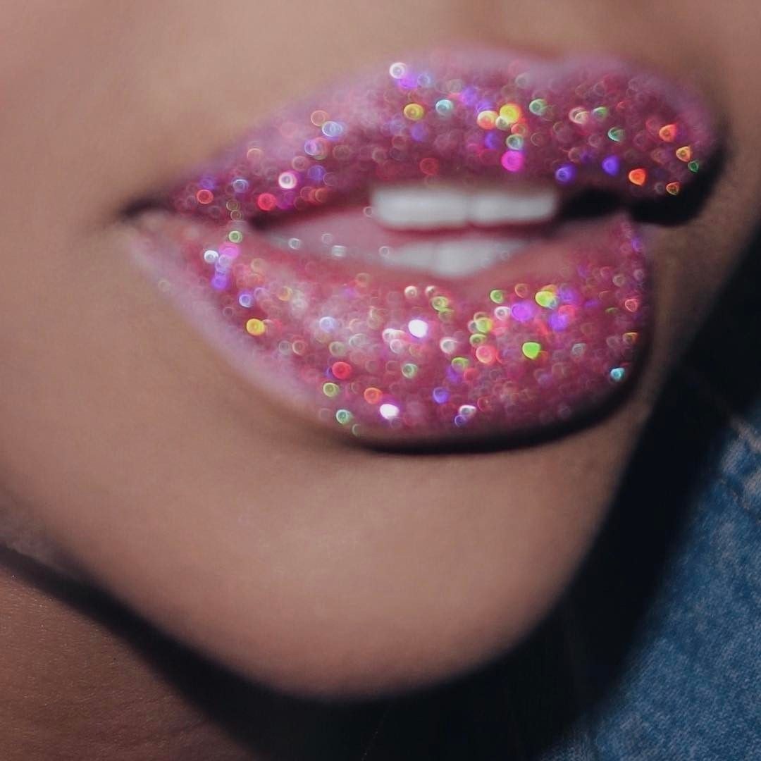 Labios en destellos de estética