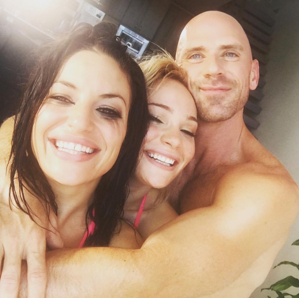 Horney con la posibilidad de Squirt Kissa Sins Bella Rolland