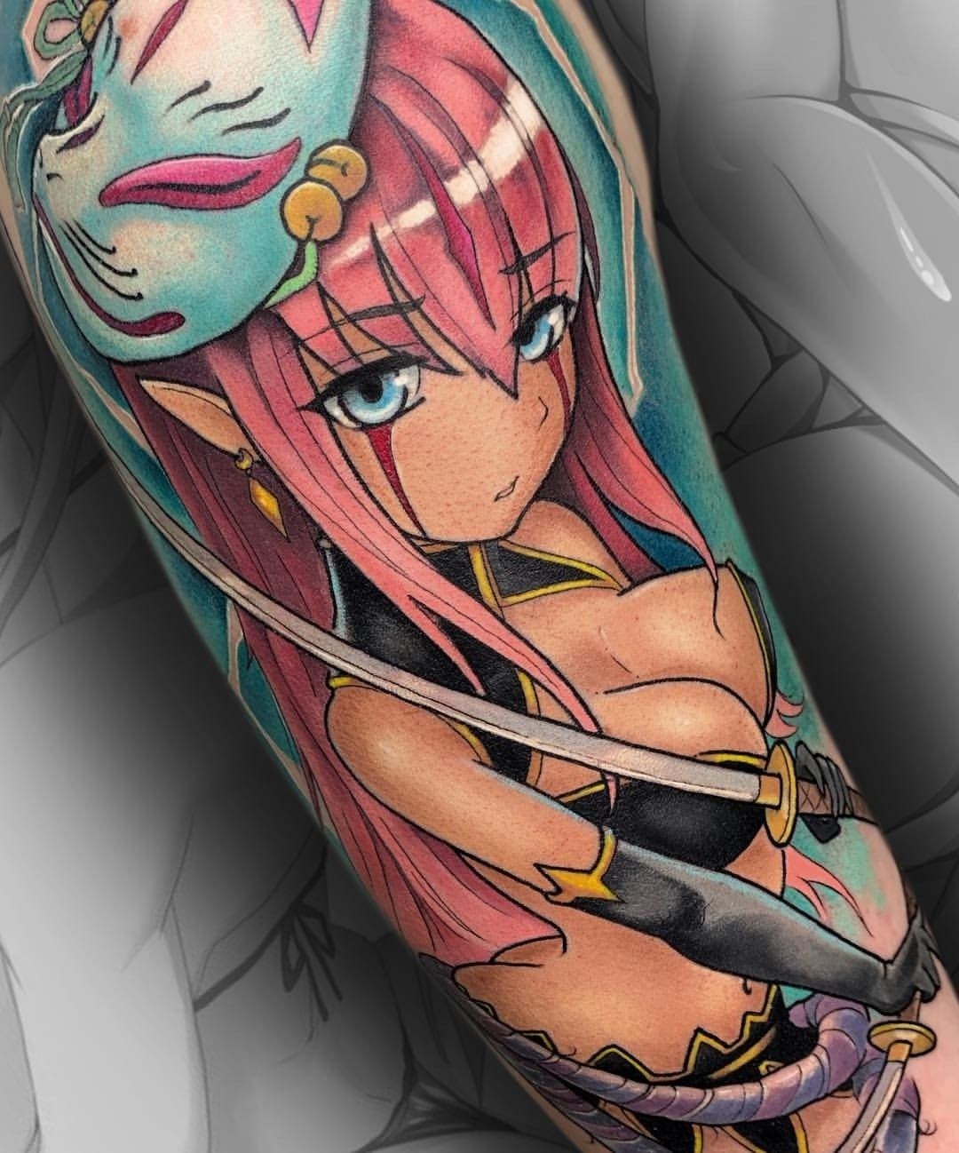 Lady of the Peak Tattoo en la pierna