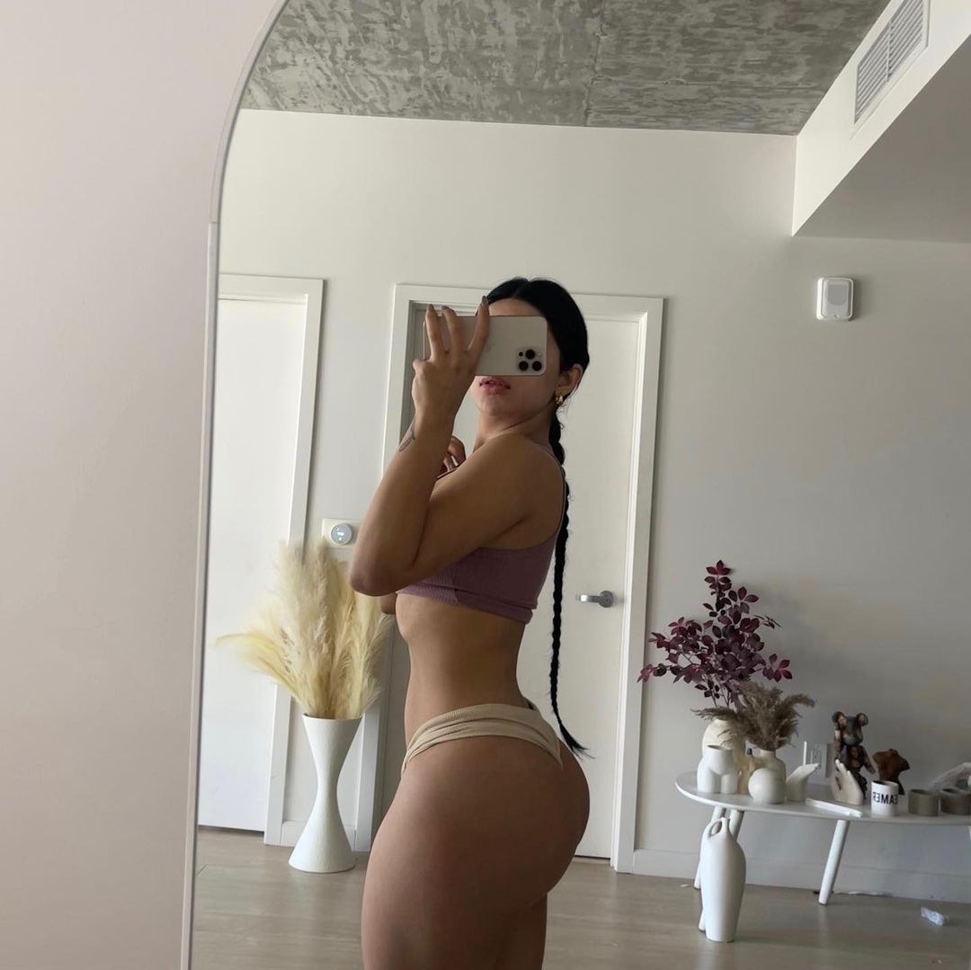 Huanita Belle XXX 2022 Pornstar