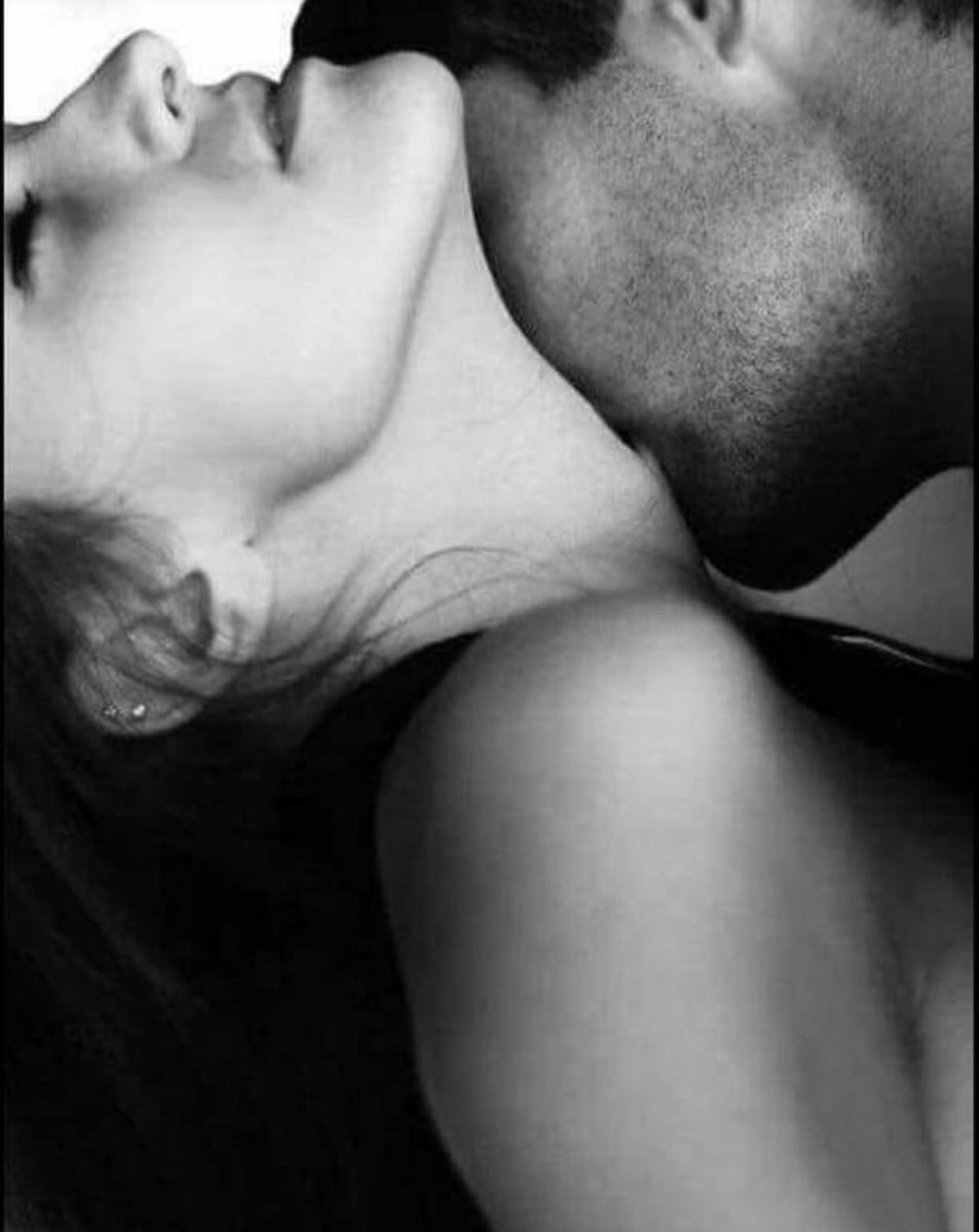 Besos apasionados en el cuello