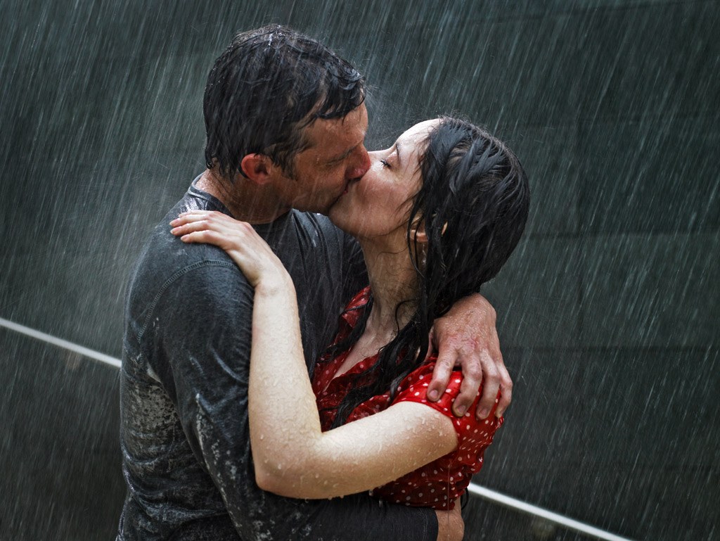 Besar en la lluvia