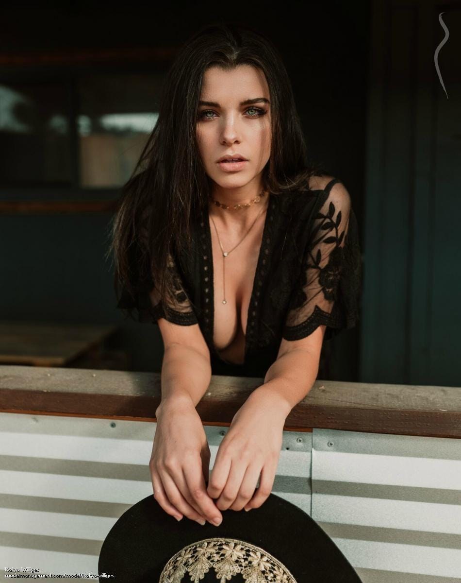 Katya Clover desnudo en invierno