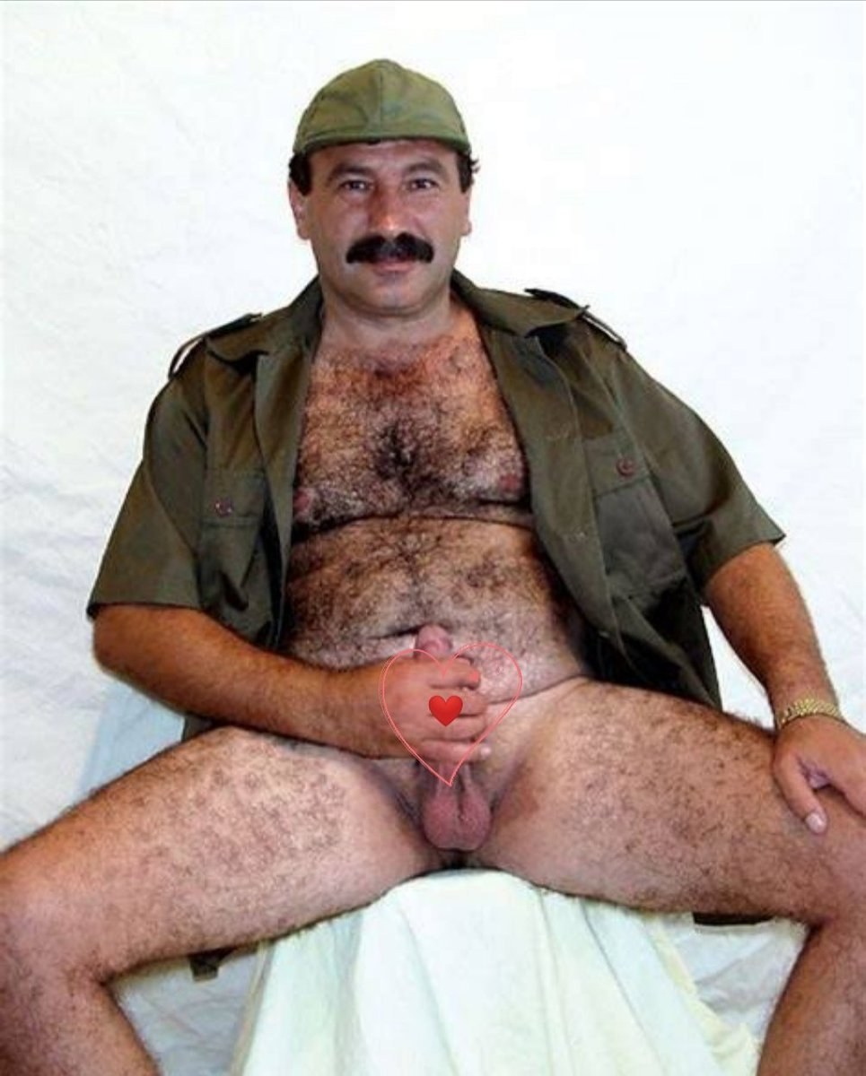 Twi Old Grandpa Bulge Cock Mesa en el café nocturno