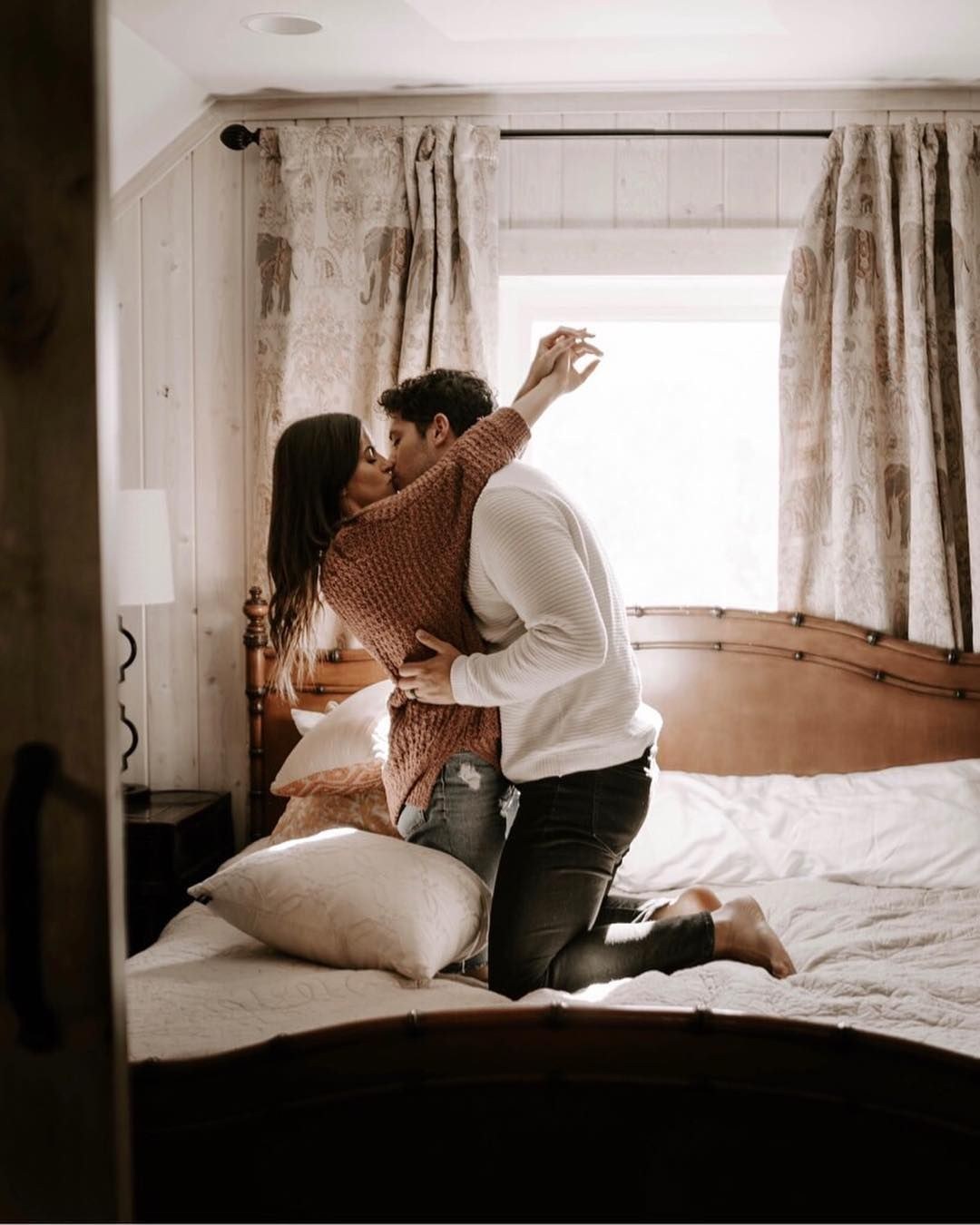 Sesión de fotos de una pareja en un hotel