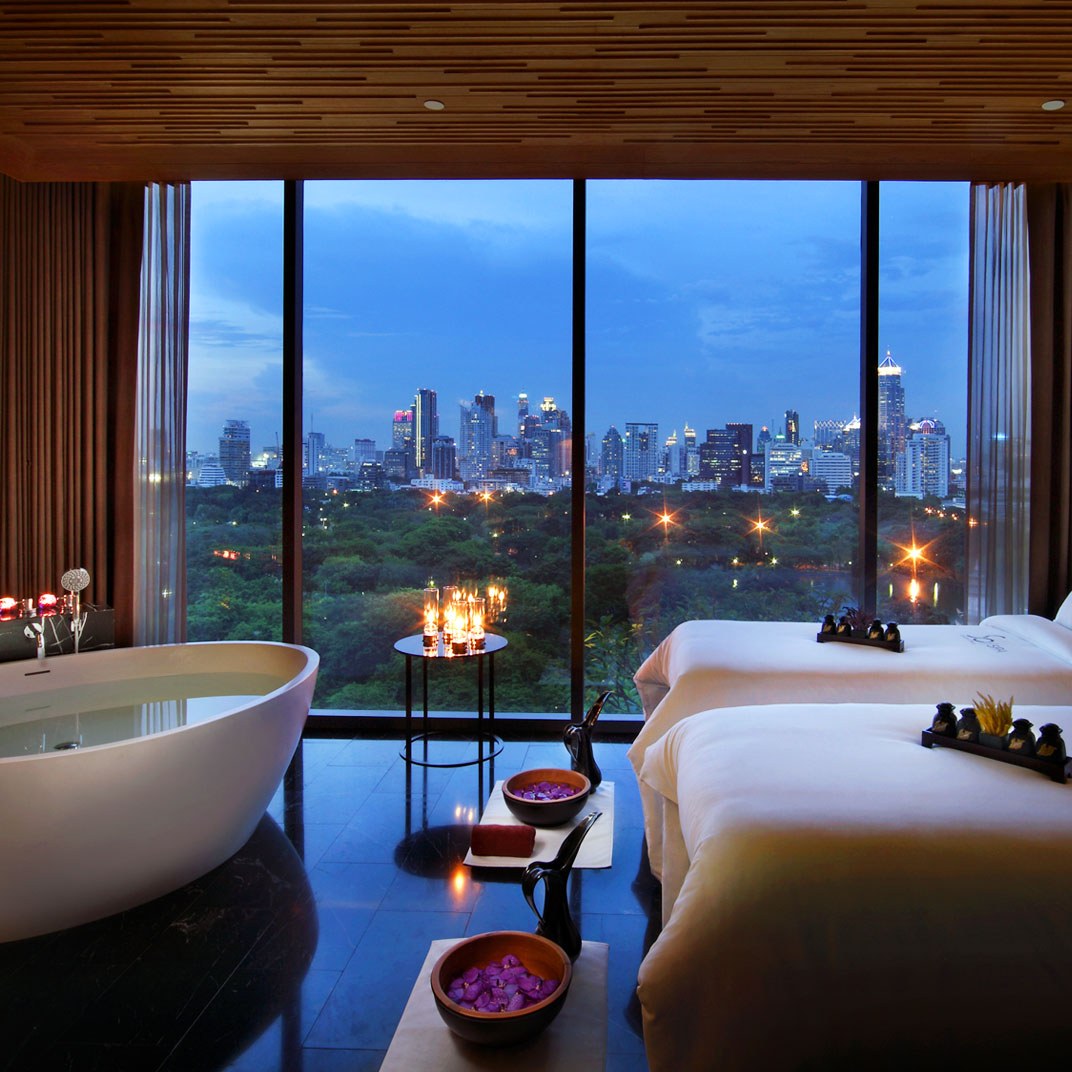 Masajista de niña tailandesa