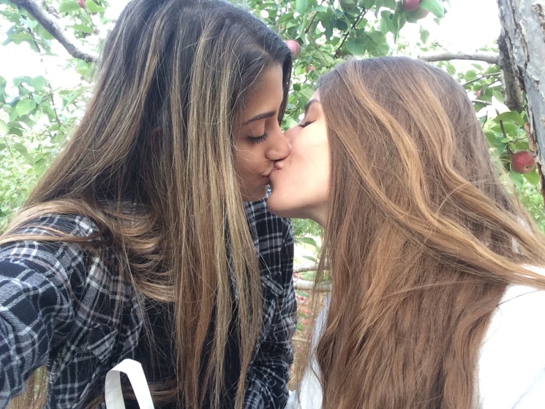 Las chicas se besan