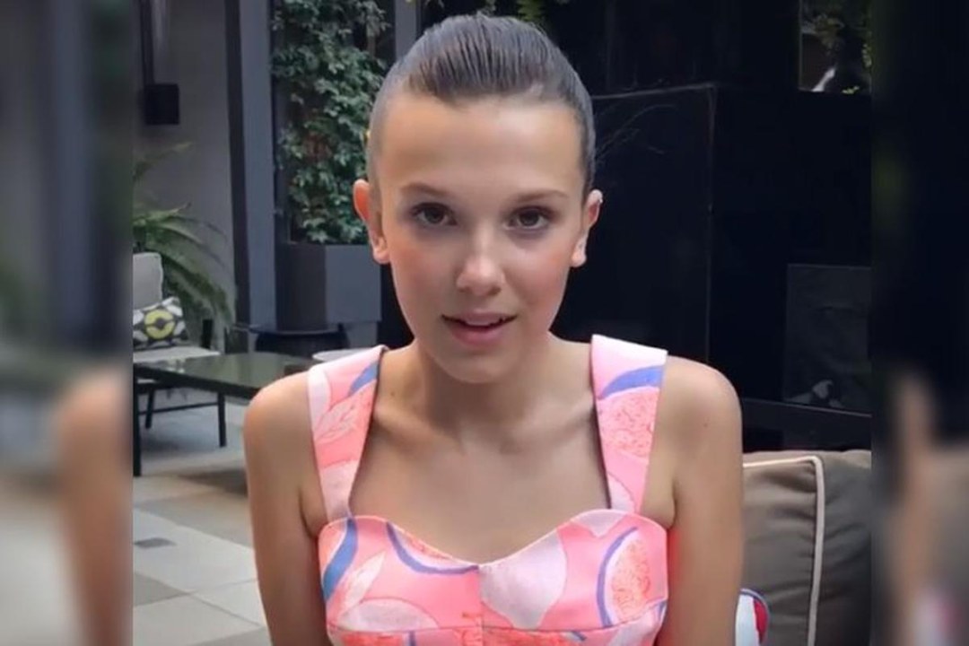 Millie Bobby Brown en traje de baño