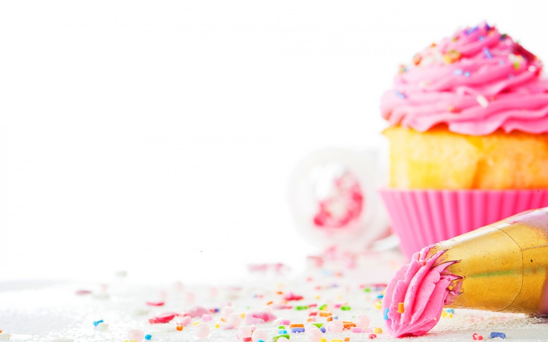 Feliz cumpleaños oso con flores