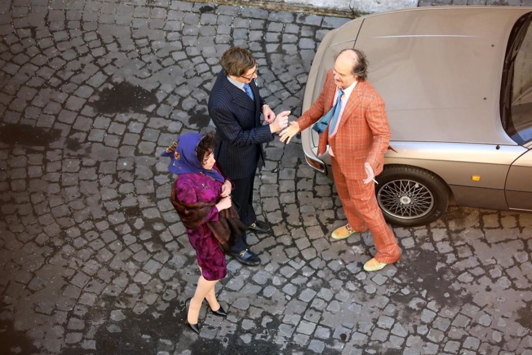 Joker Jared Summer alrededor de cuchillos