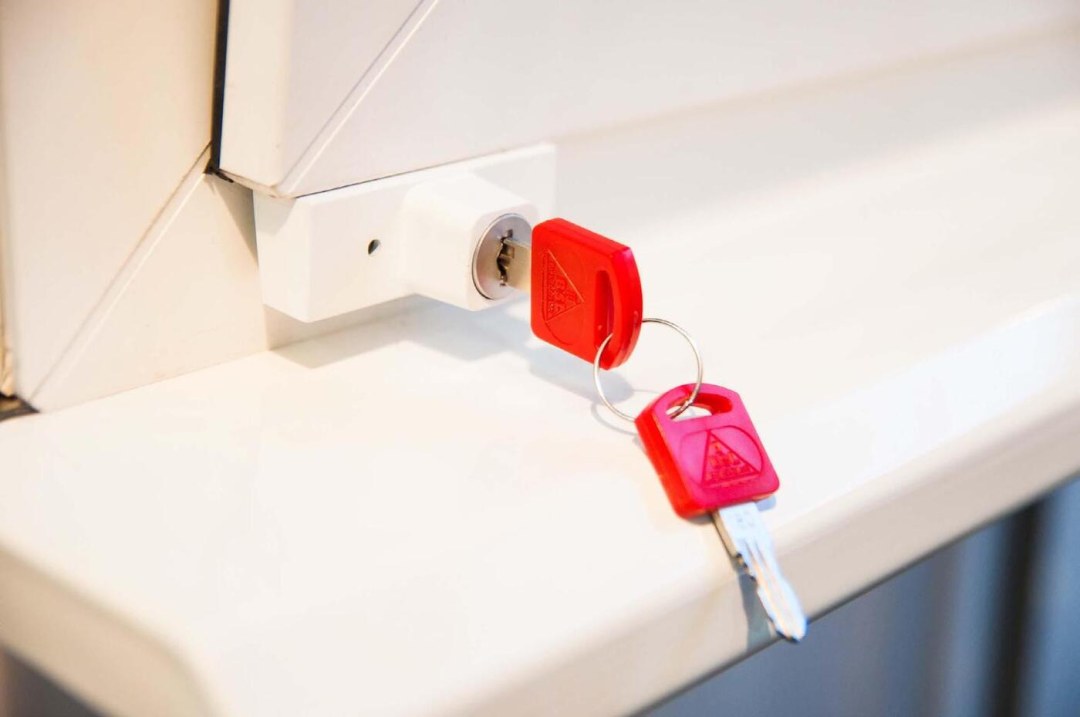 Tijeras para ventanas de plástico