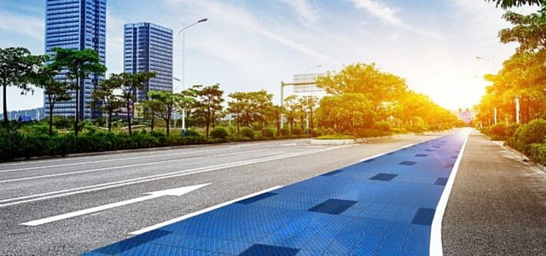 Camino de verano en la ciudad