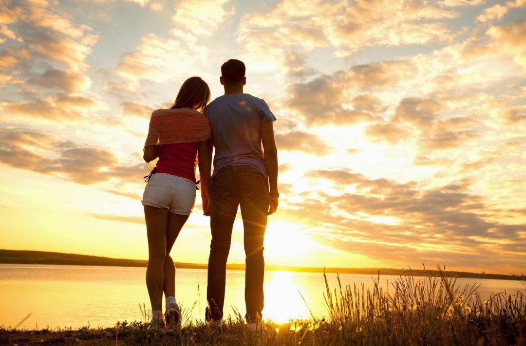 Amantes al amanecer