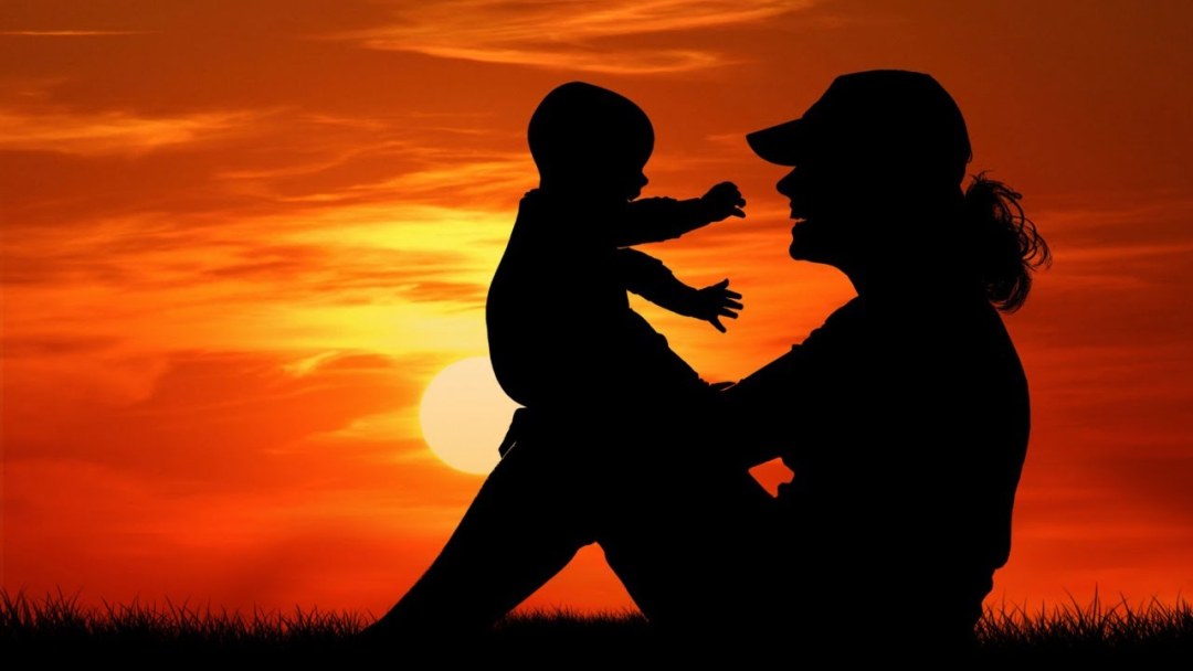 Chica en el patio de recreo PNG para niños