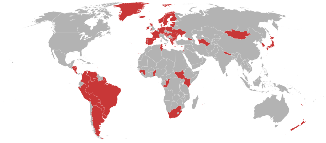 Mamá con el bebé al atardecer