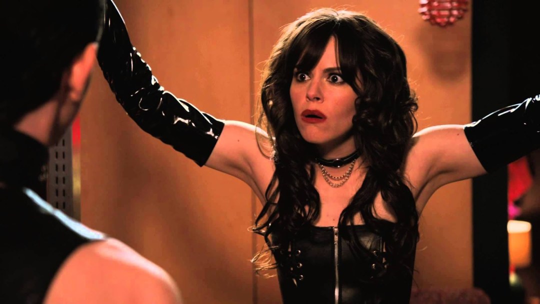 Emily Hampshire Kunnilingus