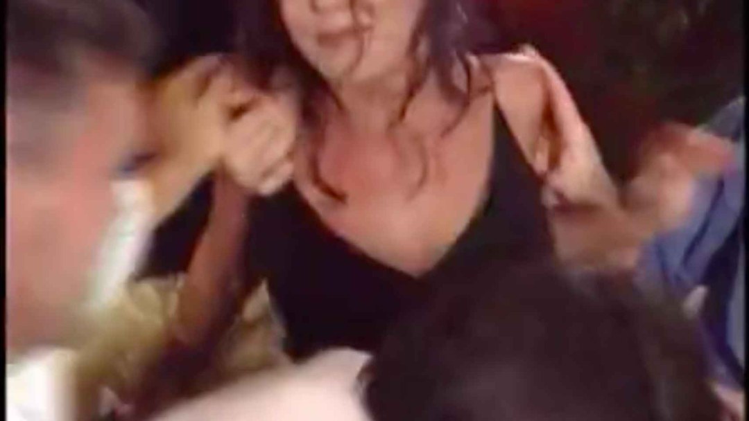 Madre japonesa en la cama
