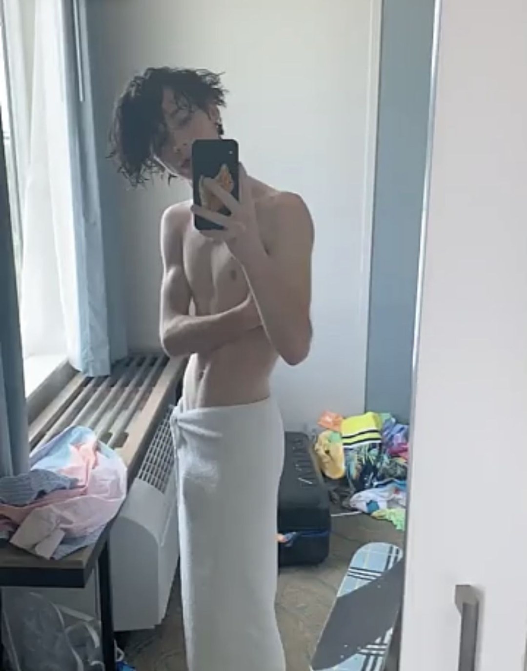 Hermosos chicos selfies de casa