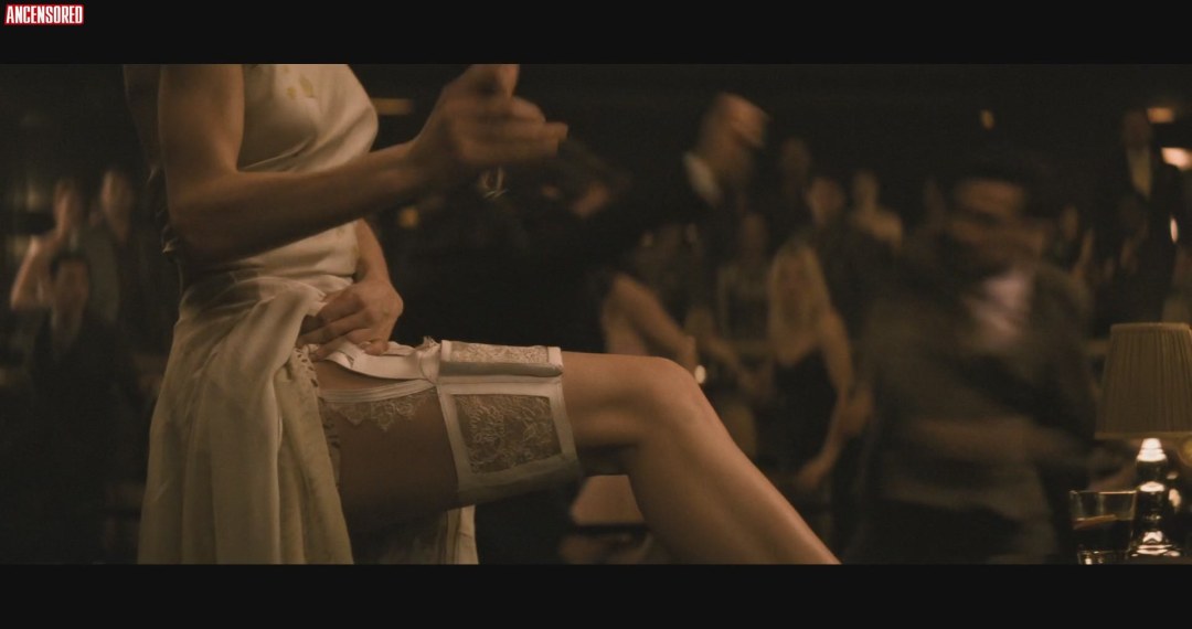 Vanessa Kirby en ropa interior 18