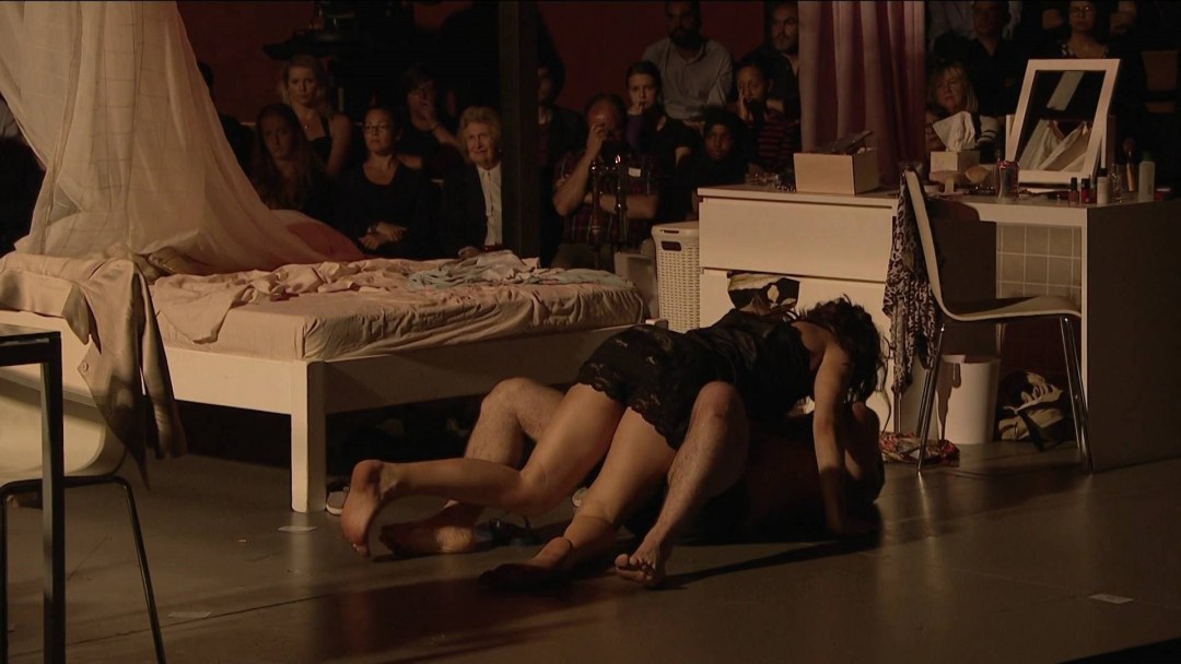 Vanessa Kirby en ropa interior