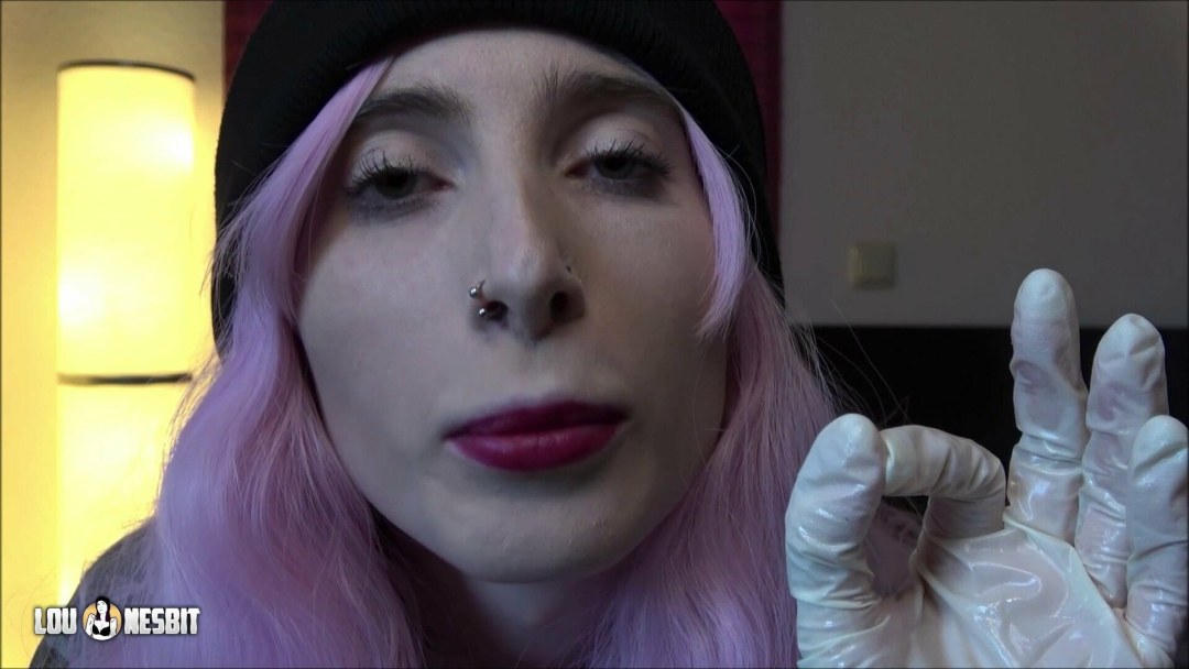Adriana asmr follando entre el cofre