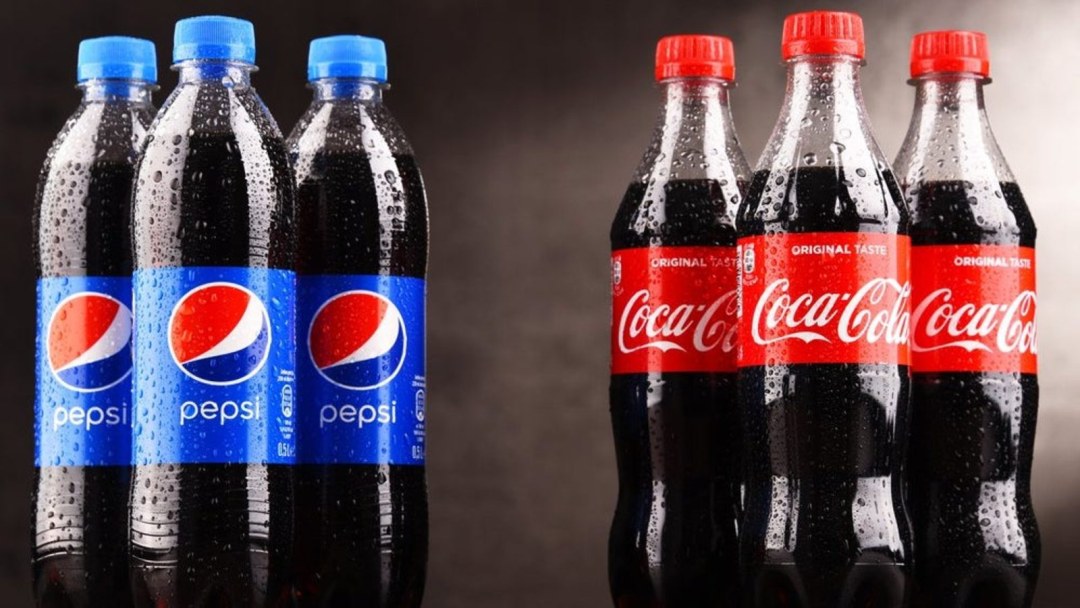 Pizza hecha de queso y coca cola