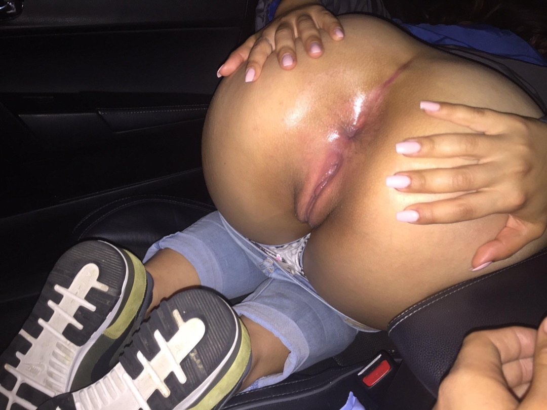 Moldistas enormes tetas en un taxi
