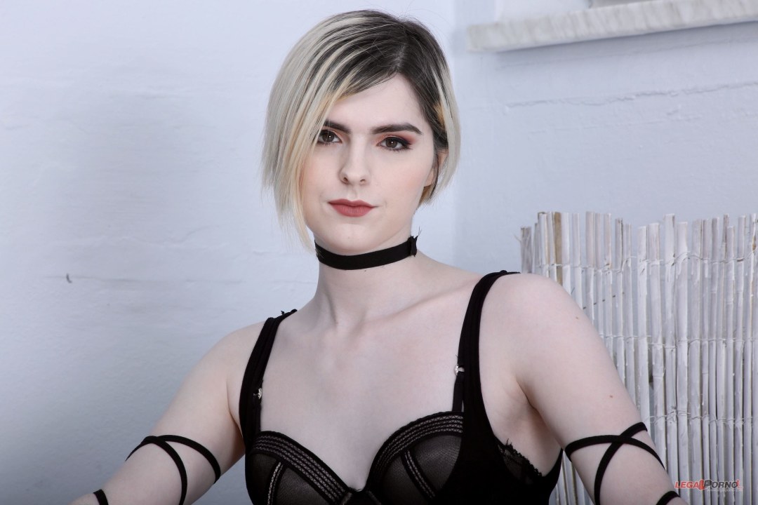 Ella Hollywood 2021