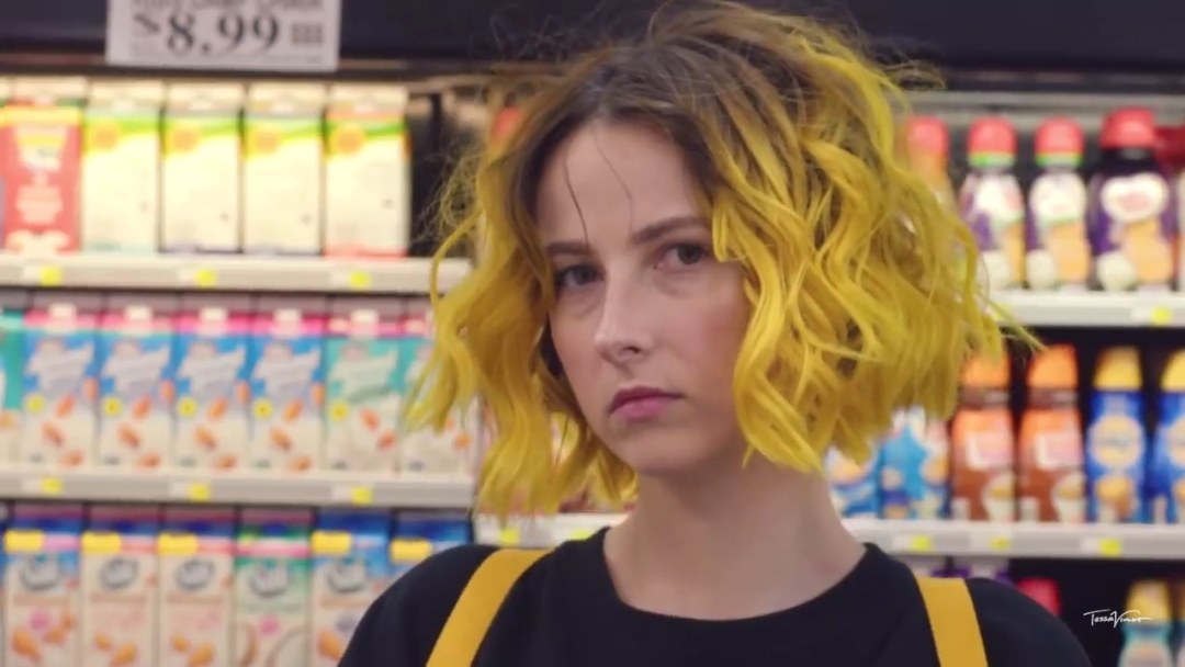 Tessa Violet en su juventud