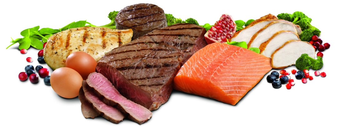 Carne y pescado sobre un fondo blanco