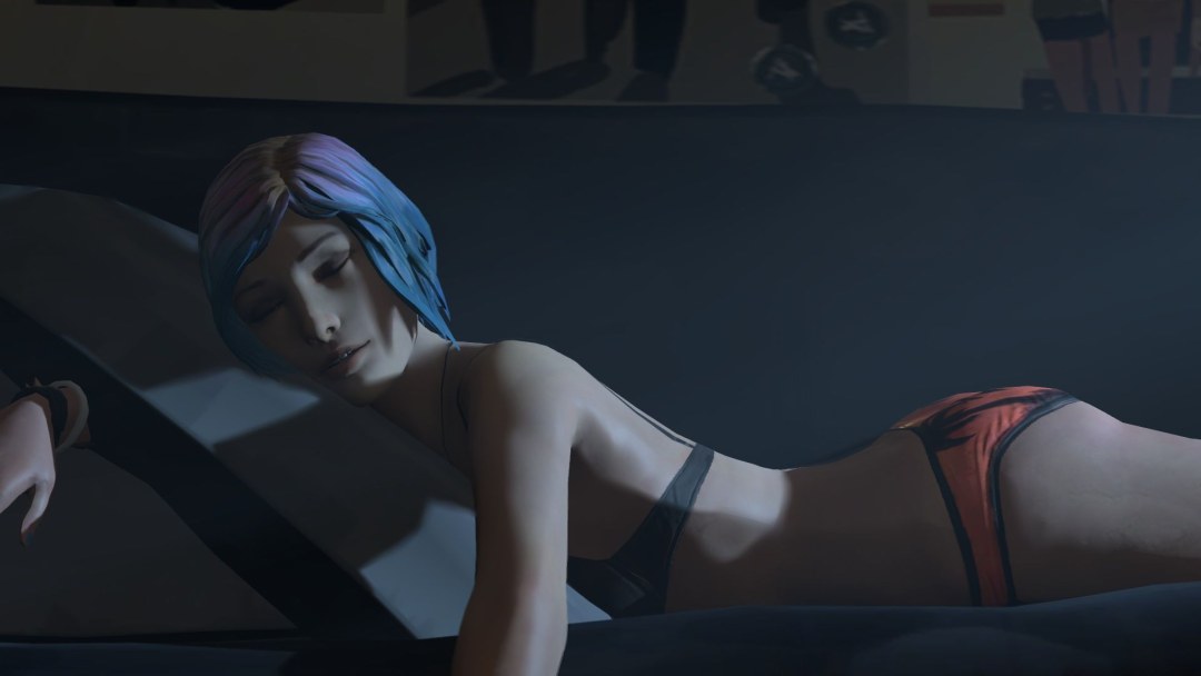 Max Collfield está desnudo