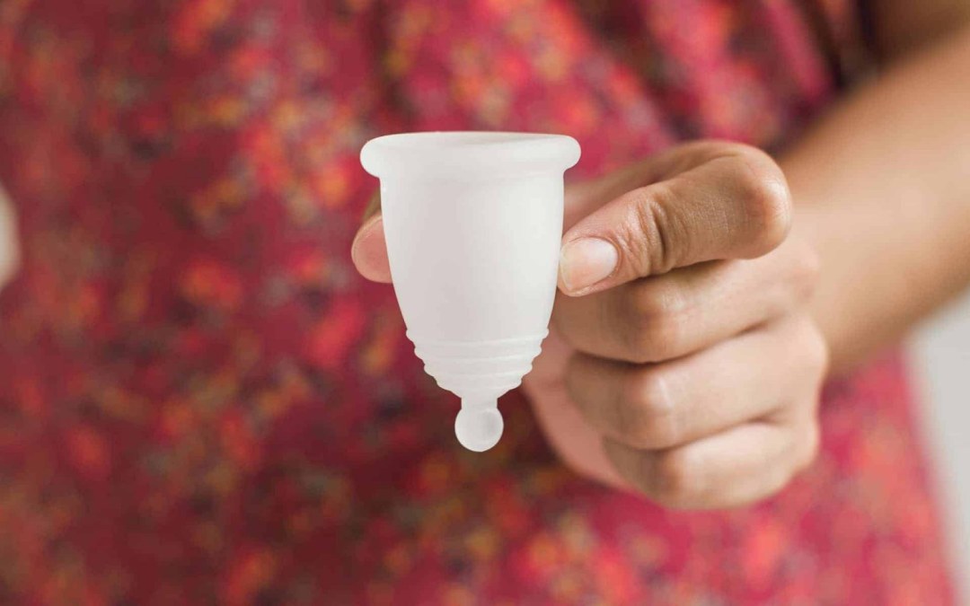 Menstruación debajo de las medias foto