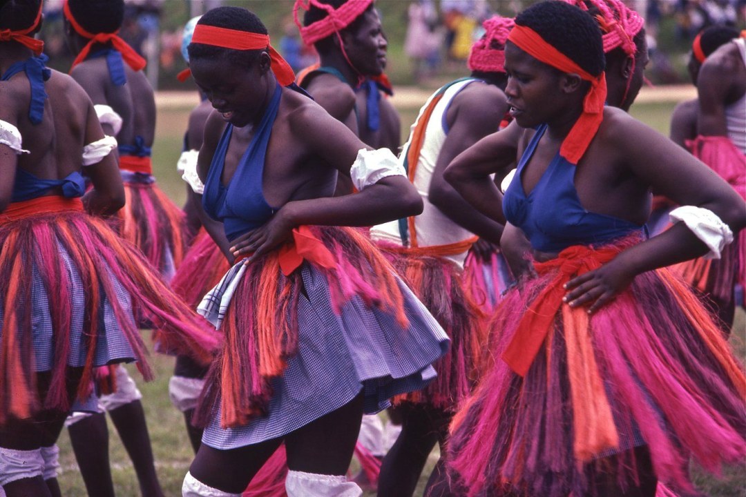 Bailando a los pueblos de África