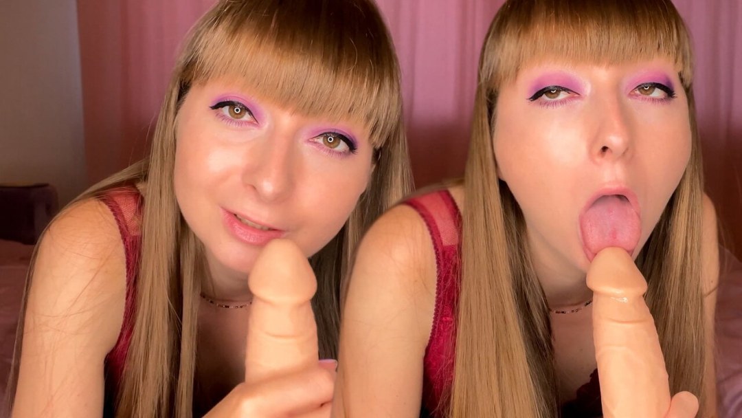 Hermosas chicas con un miembro en la boca