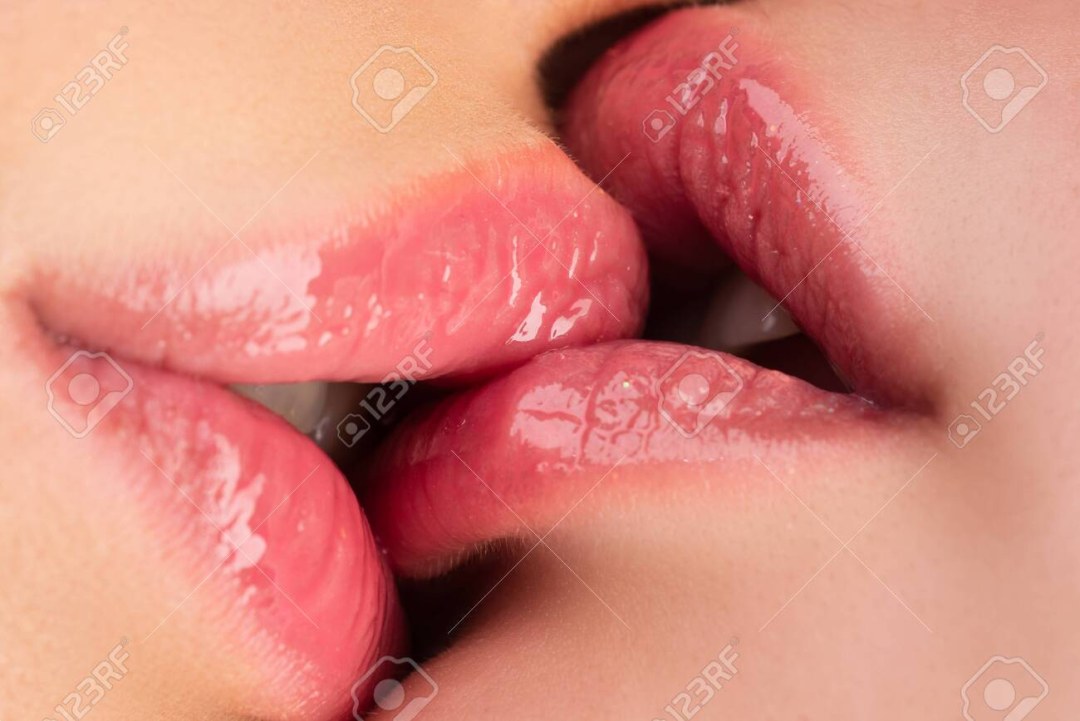 Beso lesbiano cerca -up